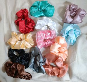 PACK OF 6 SCRUNCHIES 🎀