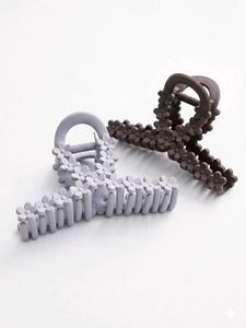 Trendy Daisy Claw Clip | Strong Grip 🌼