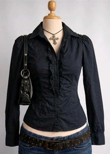 🖤🪞 Chic Black Ruffled Button-Up Shirt 🪞🖤