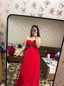 Stunning Red Embellished Gown❤️🎀🦋