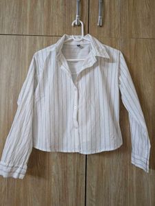 Fitted crop shirt