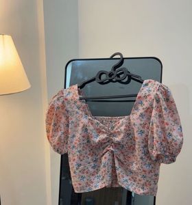 Cute Floral Puff Sleeve Ruched Top