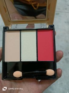 Hilary Rhoda Makeup Kit