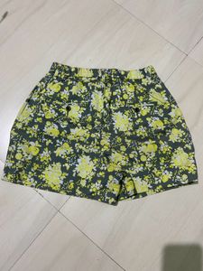 Uniqlo Floral Halfpant