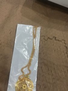 Elegant Gold-Tone Filigree Pendant Necklace