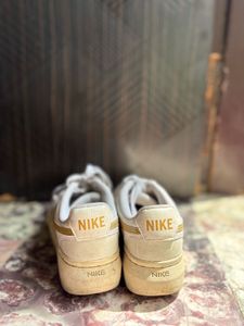 Last call!! Nike court vision alta