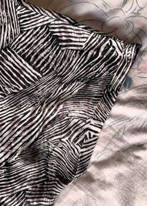 Black and White Top🤩🖤🤍