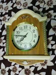 Wall Clock (Need Little Repair)
