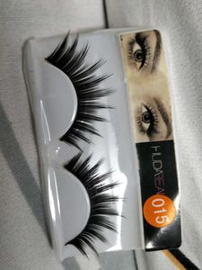 Huda Beauty Lashses