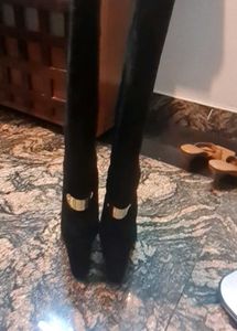 Designer Knee high Suede black boots 80% discount