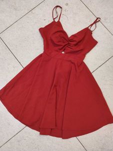 💣💣Price Reduced 💣💣Red Dress With Sexy Back