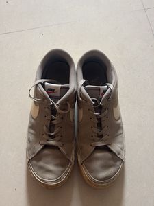Nike Grey Sneaker