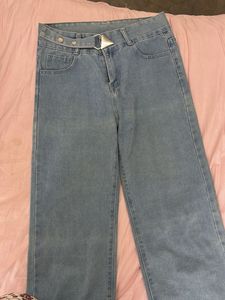 Light Wash straight Leg Jeans with Belt