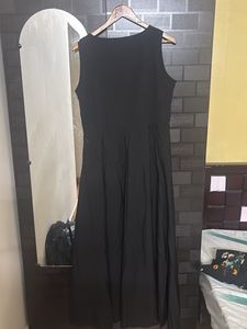 Elegant Black Sleeveless Midi Dress