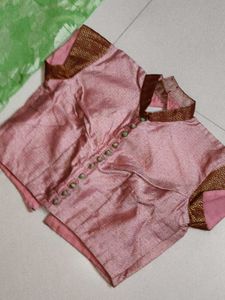 elegant saree with collar neck blouse pattern
