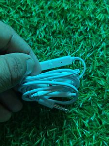 Vivo Wired Earphones white