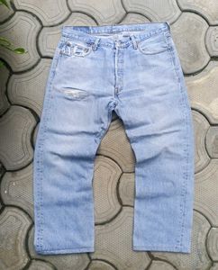 Levis Distressed Denim Jeans