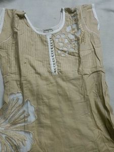Beige Kurta with Floral Embroidery