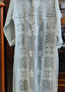 Women Chikankari Embroidered Straight Kurta