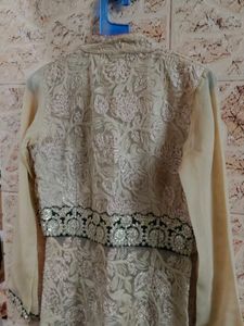 Embroidered Front Slit Kurta