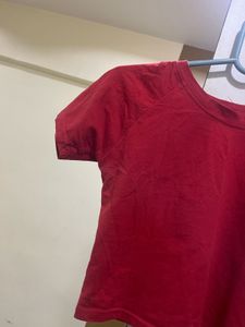 Red Basic T-Shirt Xs size