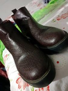 unisex Stylish Embossed Chelsea Boots