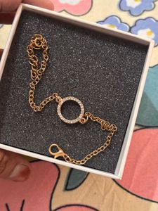 Elegant Gold Chain Bracelet with Circle Charm