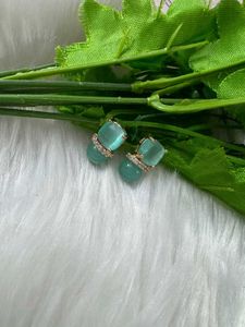 PACK OF 4 STUDS
