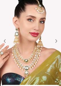 Kundan Jewelry Set