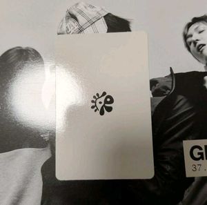 James official photocard