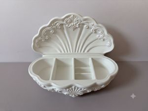 Vintage Shell Jewelry Box Organizer