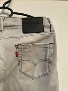 Levi’s Grey Jeans - Casual Style