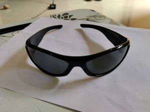 Sleek Black Sporty Sunglasses
