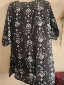 Black &amp; White Floral Tunic