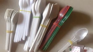 60+ Plastic Spoons