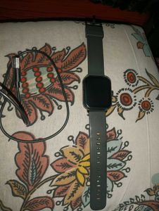 Noise Smartwatch with Charger