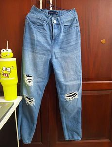 Light Wash Ripped Jeans