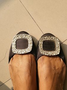 Roger Vivier Flats