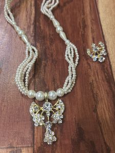 Pended Set With White Moti