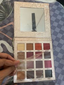 I Magic 16 Color Eyeshadow