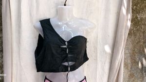 I. Stylish Black One-Shoulder Crop Top