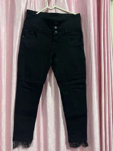 Stylish Black Lace Hem Jeans