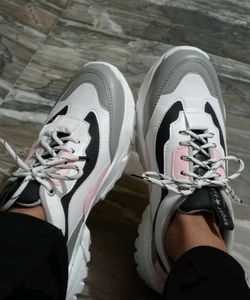 Sneaker shoes for women
