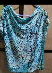 Set of 4 trendy tops
