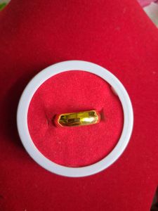Elegant Gold Band Ring