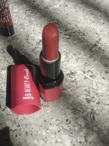 one blush and lipstick with breslet