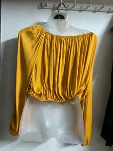 Chic Yellow Bardot Cropped Top