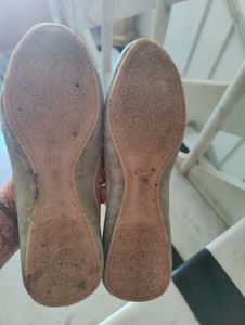 Embellished Juttis/Flats