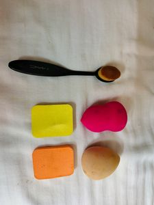 Oval Foundation Brush And Sponge Set