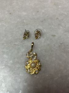 Gold Tone Pendant & Earrings Set